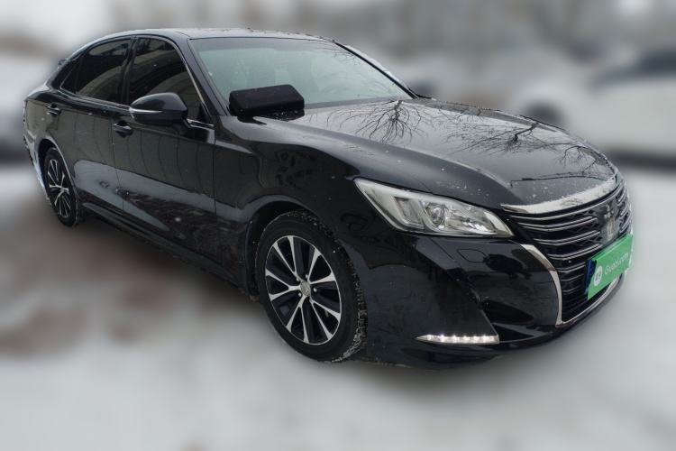Used Toyota Crown 2018 2.0T Fashion Edition Front Right 45 Deg