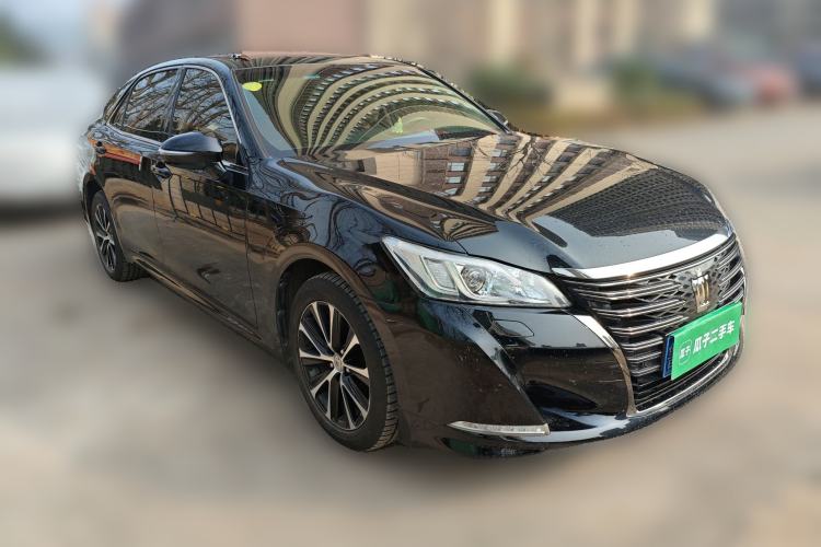Used Toyota Crown 2018 2.0T Fashion Edition Front Right 45 Deg