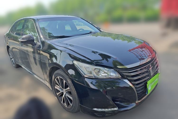 Used Toyota Crown 2018 2.0T Fashion Edition Front Right 45 Deg