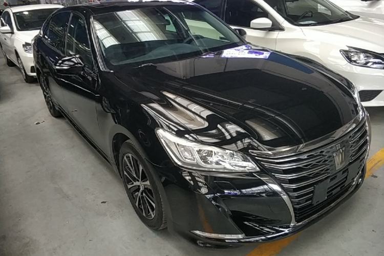 Used Toyota Crown 2018 2.0T Fashion Edition Front Right 45 Deg
