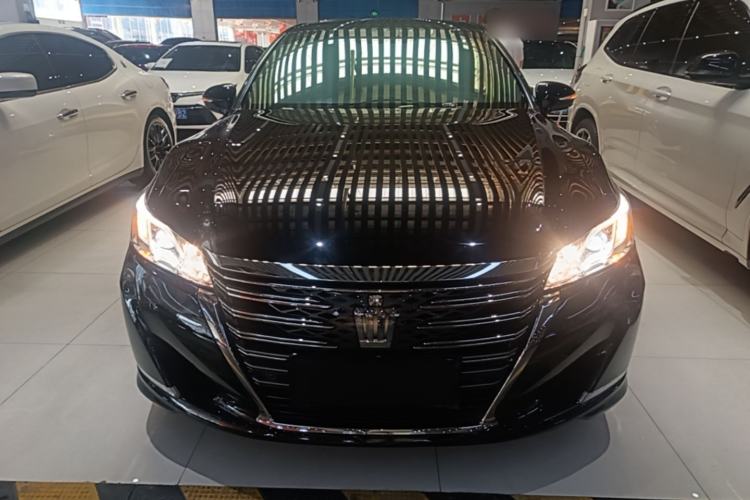 Used Toyota Crown 2018 2.0T Fashion Edition Front