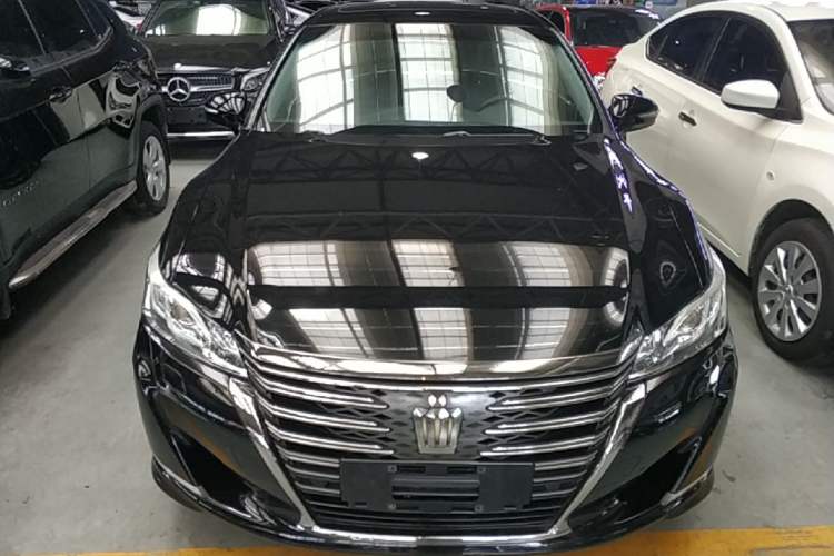Used Toyota Crown 2018 2.0T Fashion Edition Front