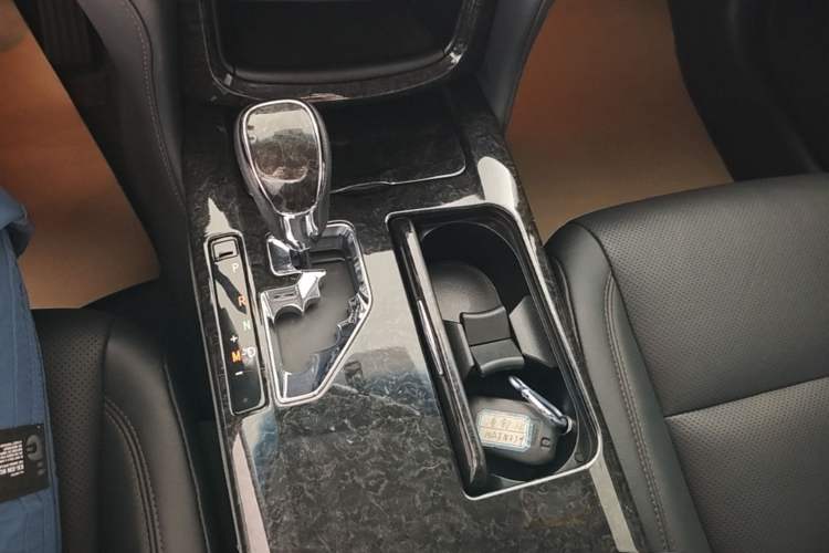 Used Toyota Crown 2018 2.0T Fashion Edition Gear Lever