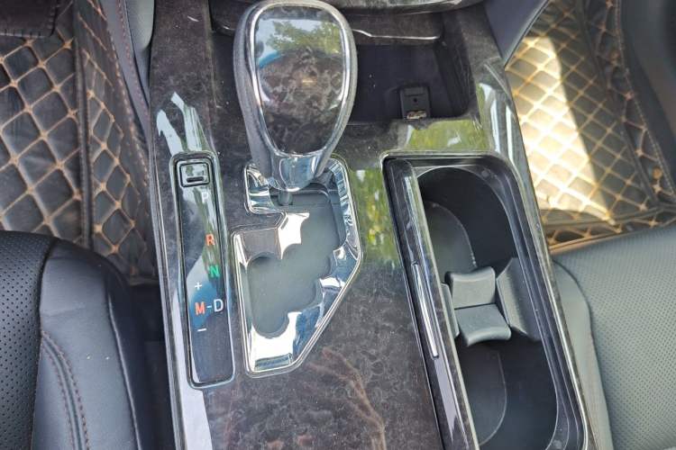 Used Toyota Crown 2018 2.0T Fashion Edition Gear Lever
