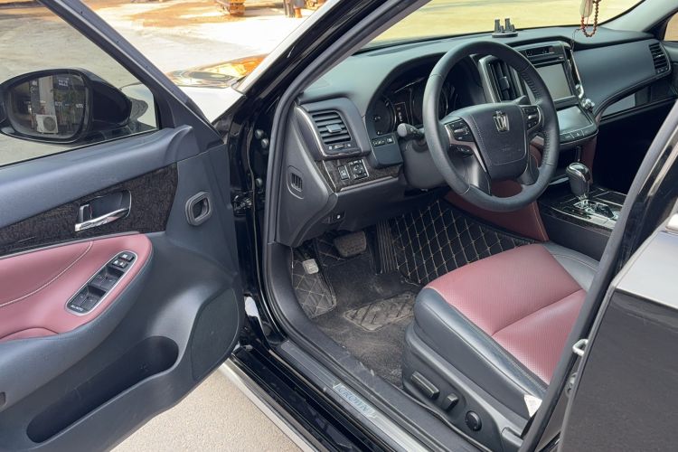 Used Toyota Crown 2018 2.0T Sport Edition Interior 1