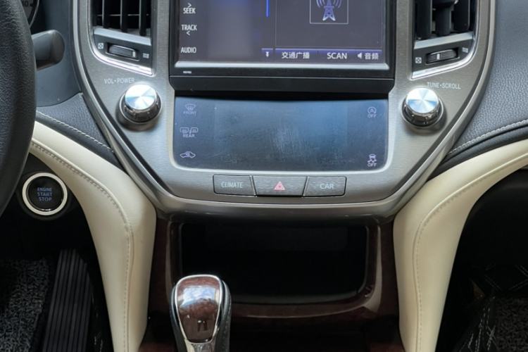Used Toyota Crown 2018 2.0T Fashion Edition Interior 1
