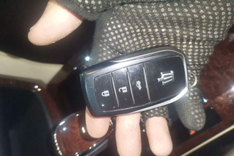 Used Toyota Crown 2018 2.0T Fashion Edition Interior 1