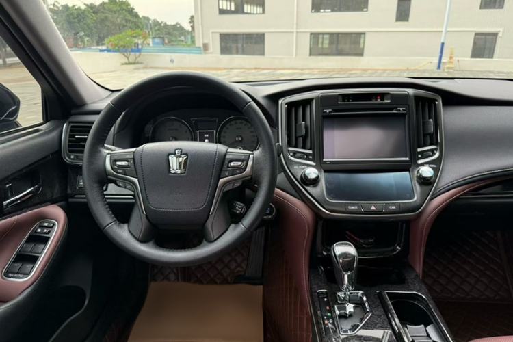 Used Toyota Crown 2018 2.0T Sport Edition Interior 1