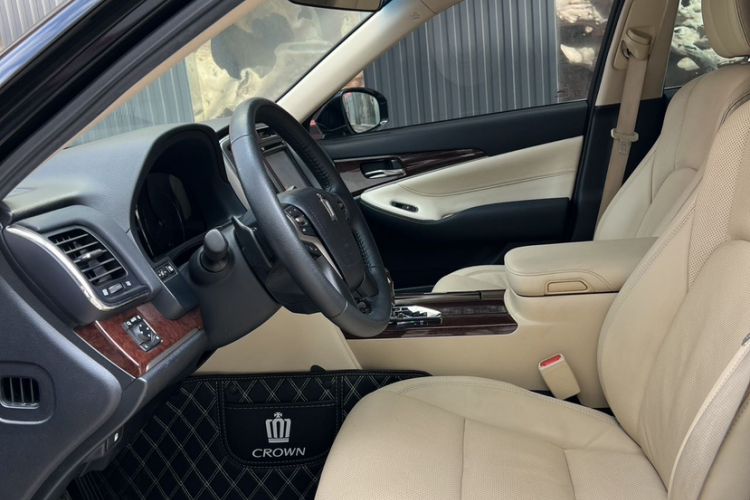 Used Toyota Crown 2018 2.0T Fashion Edition Interior 1