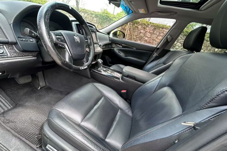 Used Toyota Crown 2018 2.0T Fashion Edition Interior 1