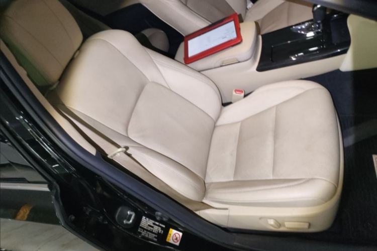 Used Toyota Crown 2018 2.0T Fashion Edition Interior 11