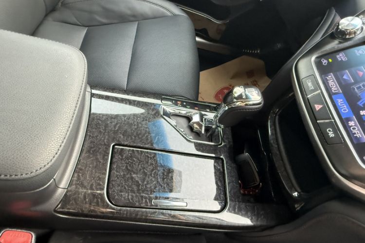 Used Toyota Crown 2018 2.0T Fashion Edition Interior 11