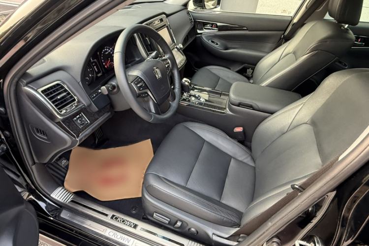Used Toyota Crown 2018 2.0T Fashion Edition Interior 12