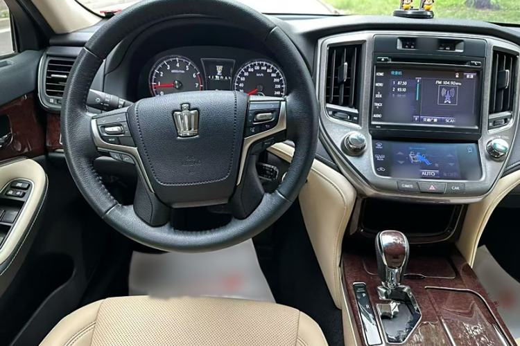 Used Toyota Crown 2018 2.0T Fashion Edition Interior 2