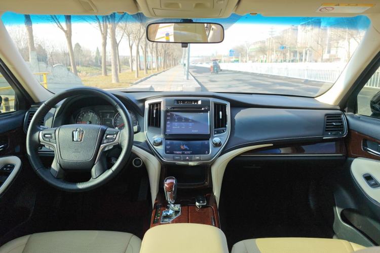 Used Toyota Crown 2018 2.0T Fashion Edition Interior 2