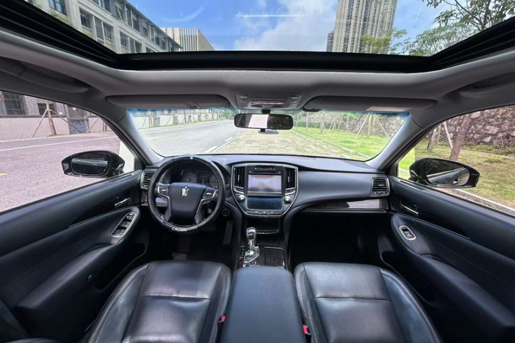 Used Toyota Crown 2018 2.0T Fashion Edition Interior 2