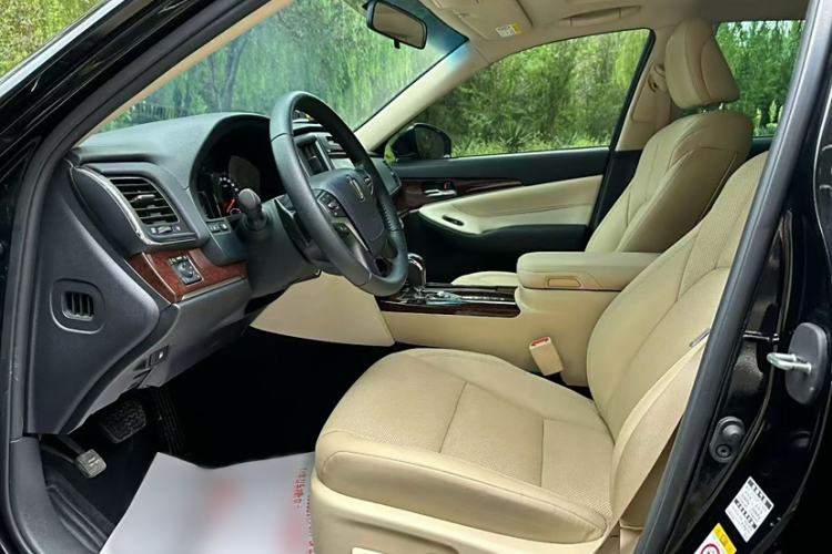 Used Toyota Crown 2018 2.0T Fashion Edition Interior 3
