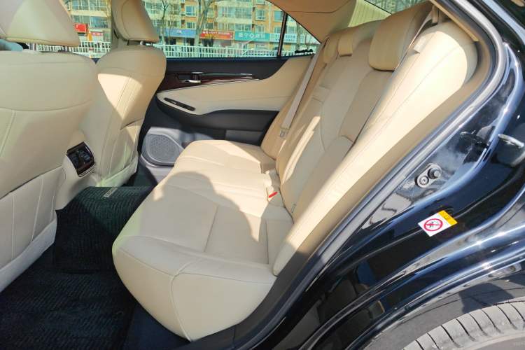 Used Toyota Crown 2018 2.0T Fashion Edition Interior 3