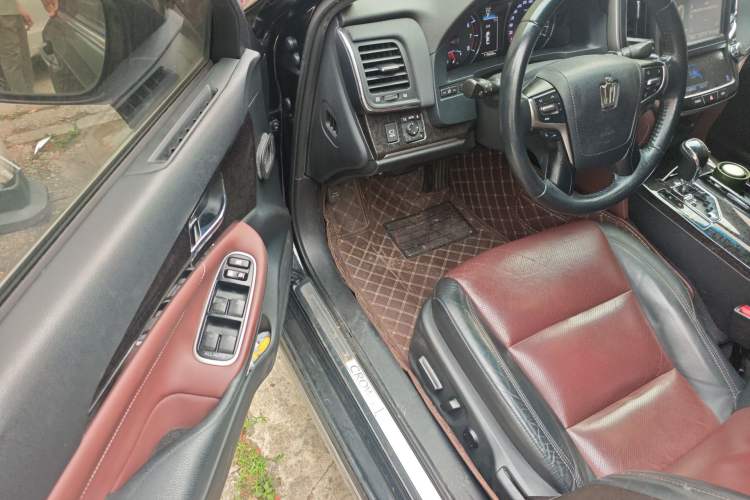 Used Toyota Crown 2018 2.0T Sport Edition Interior 3