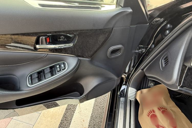 Used Toyota Crown 2018 2.0T Fashion Edition Interior 3