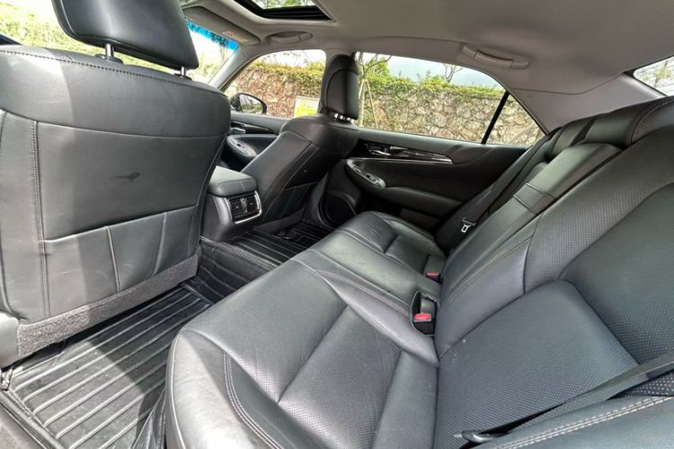 Used Toyota Crown 2018 2.0T Fashion Edition Interior 3