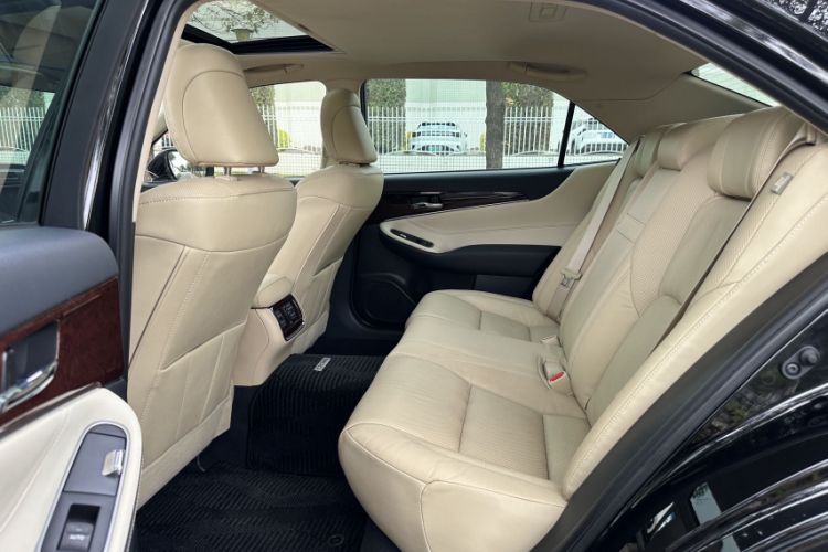 Used Toyota Crown 2018 2.0T Fashion Edition Interior 3