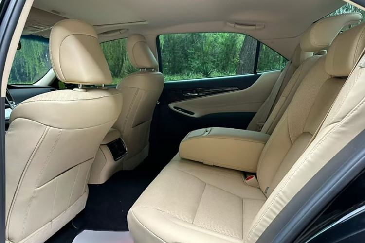 Used Toyota Crown 2018 2.0T Fashion Edition Interior 4