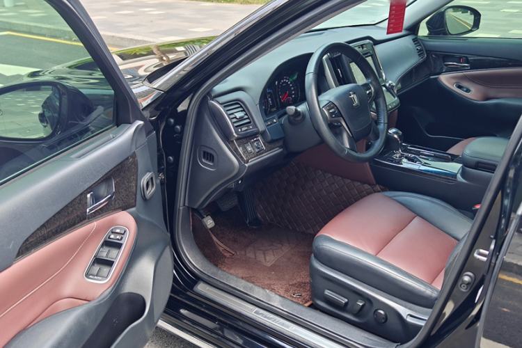 Used Toyota Crown 2018 2.0T Sport Edition Interior 4