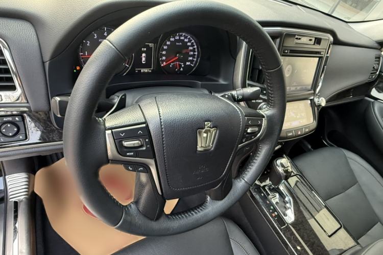 Used Toyota Crown 2018 2.0T Fashion Edition Interior 4