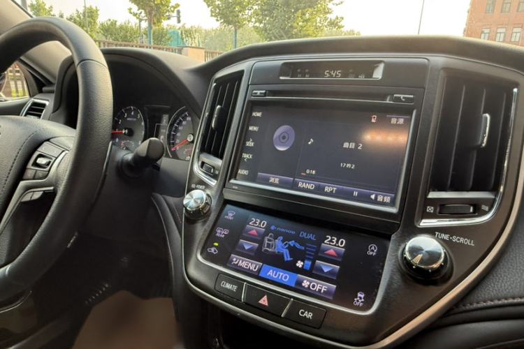 Used Toyota Crown 2018 2.0T Fashion Edition Interior 5