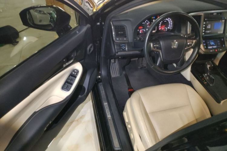 Used Toyota Crown 2018 2.0T Fashion Edition Interior 6