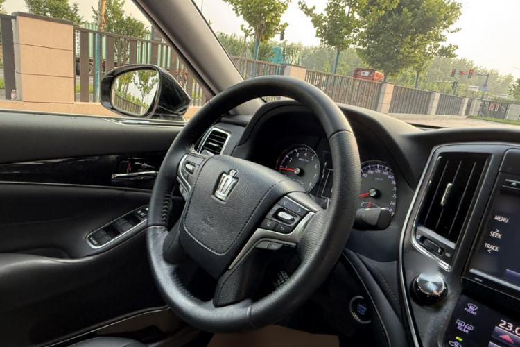 Used Toyota Crown 2018 2.0T Fashion Edition Interior 6