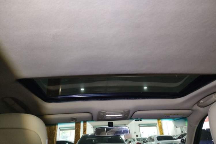 Used Toyota Crown 2018 2.0T Fashion Edition Interior 8
