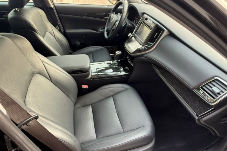 Used Toyota Crown 2018 2.0T Fashion Edition Interior 9