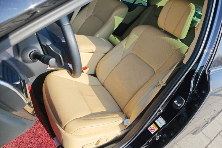 Used Toyota Crown 2018 2.0T Fashion Edition Left Front Seat