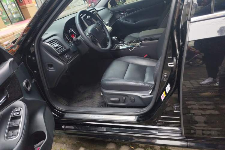Used Toyota Crown 2018 2.0T Fashion Edition Left Front Seat