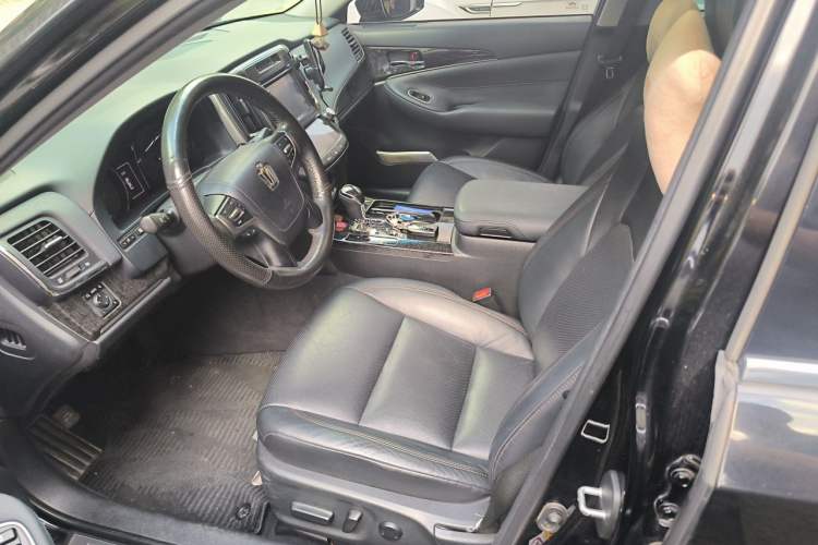 Used Toyota Crown 2018 2.0T Fashion Edition Left Front Seat