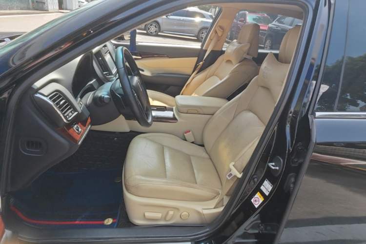 Used Toyota Crown 2018 2.0T Fashion Edition Left Front Seat