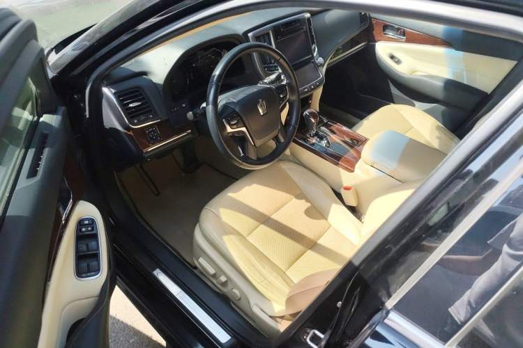 Used Toyota Crown 2018 2.0T Fashion Edition Left Front Seat