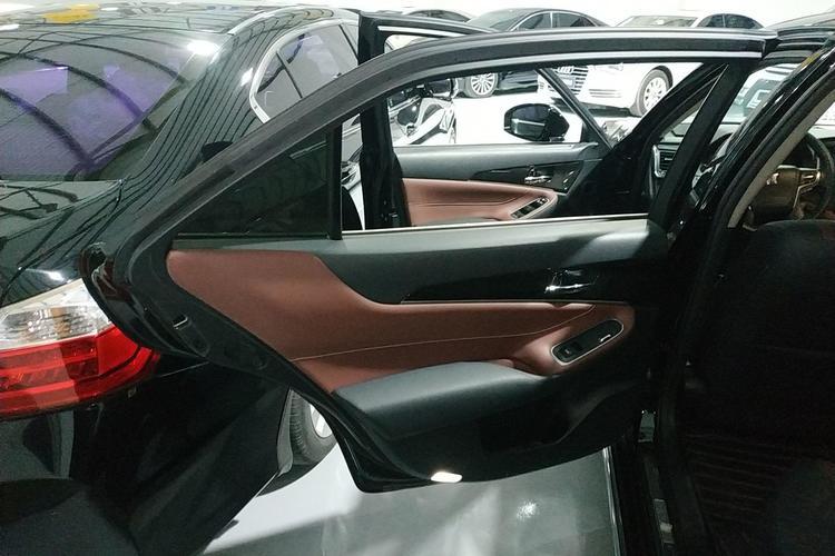Used Toyota Crown 2018 2.0T Sport Edition Left Rear Door Interior