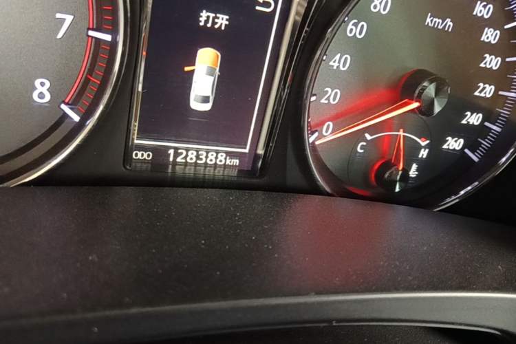 Used Toyota Crown 2018 2.0T Fashion Edition Odometer Close Up