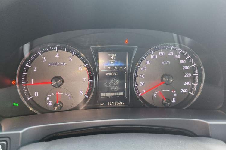 Used Toyota Crown 2018 2.0T Fashion Edition Odometer Close Up