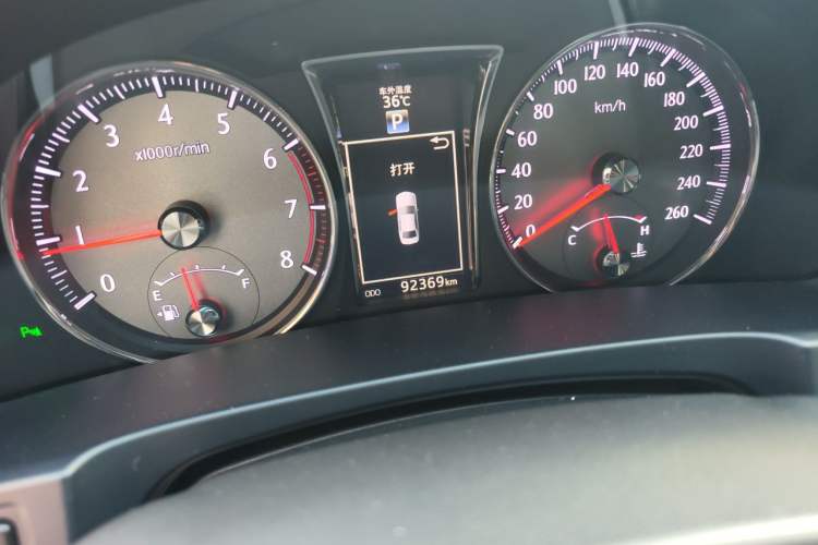 Used Toyota Crown 2018 2.0T Fashion Edition Odometer Close Up