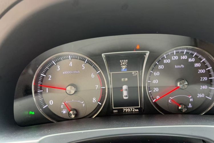 Used Toyota Crown 2018 2.0T Fashion Edition Odometer Close Up