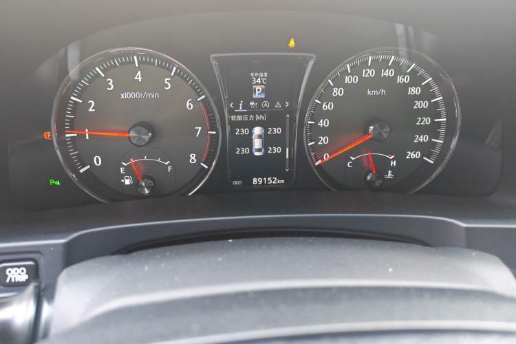 Used Toyota Crown 2018 2.0T Fashion Edition Odometer Close Up