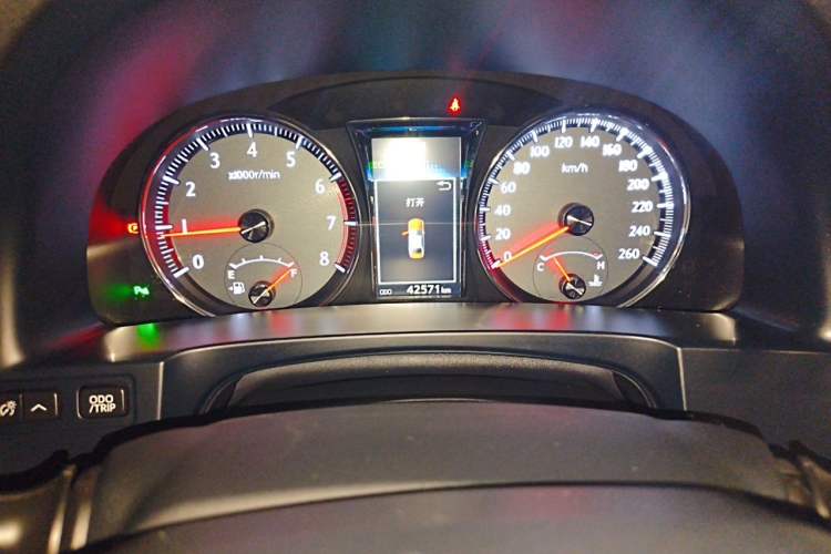 Used Toyota Crown 2018 2.0T Fashion Edition Odometer Close Up