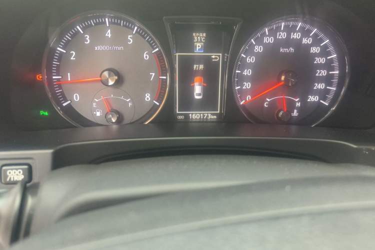 Used Toyota Crown 2018 2.0T Fashion Edition Odometer Close Up