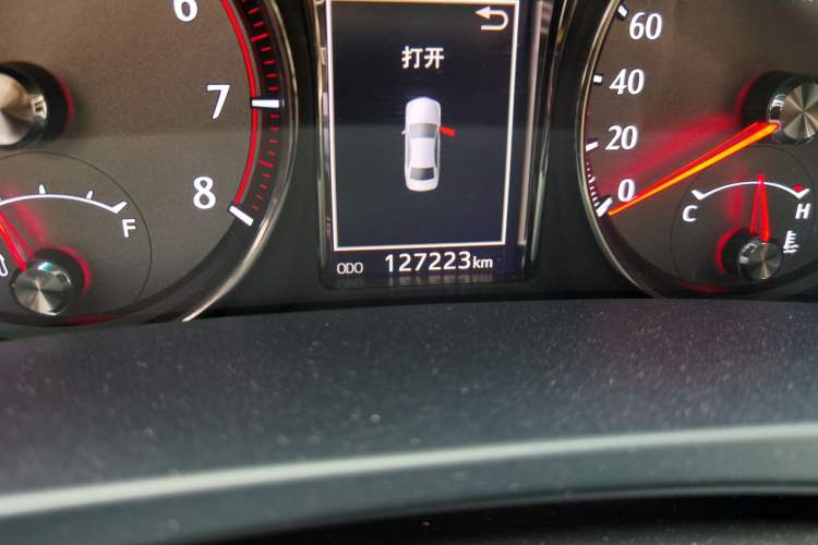 Used Toyota Crown 2018 2.0T Fashion Edition Odometer Close Up