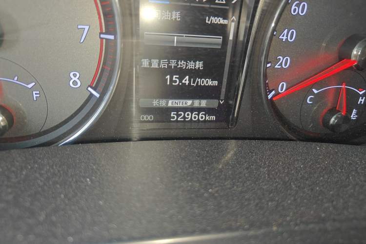 Used Toyota Crown 2018 2.0T Fashion Edition Odometer Close Up