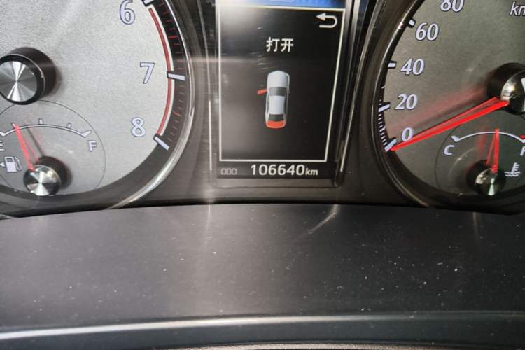 Used Toyota Crown 2018 2.0T Fashion Edition Odometer Close Up